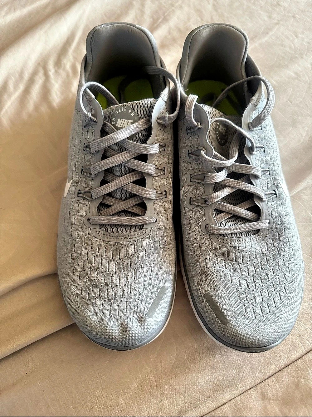 Nike Free RN 2018 Athletic Shoes Gray & White
US women size 9/ men size 7 1/2